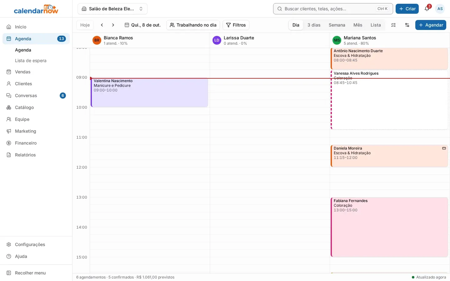 Painel do CalendarNow aberto na agenda do dia, no computador e no celular (no computador)